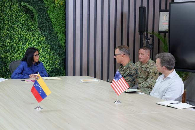 EEUU defiende su plan de transición controlada en Venezuela pero asegura que la prioridad actual es responder a las consecuencias del doble terremoto
