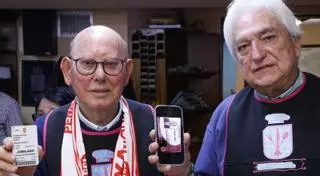 Así se vive el Cultu-Sporting en la Casa de León en Gijón: "Tenemos el corazón dividido"