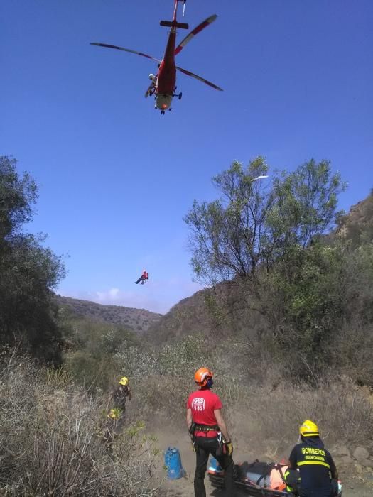Rescate en helicóptero en el Barranco de Los Cernícalos