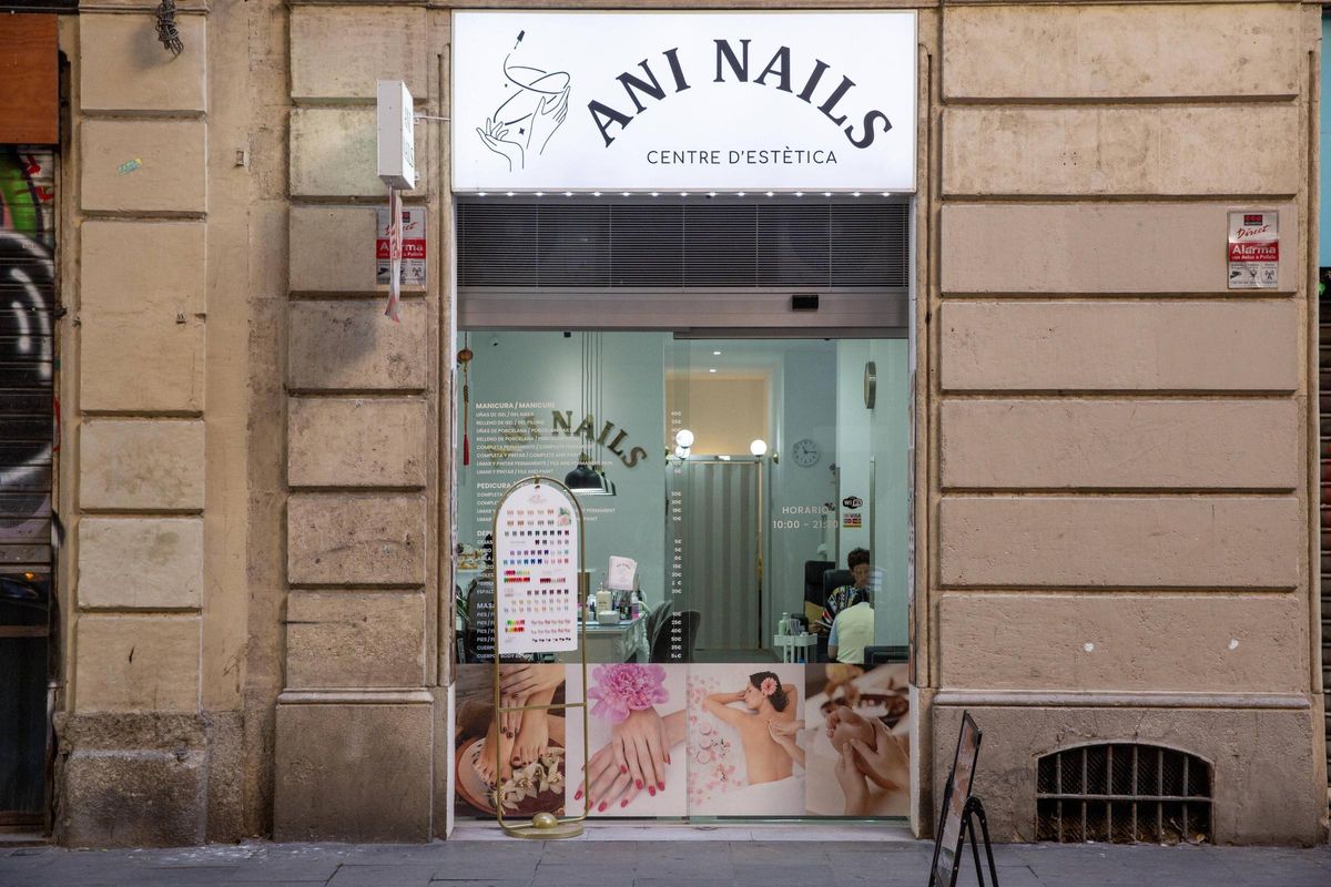 Un establecimientos de esmaltes de uñas en el centro de Barcelona.
