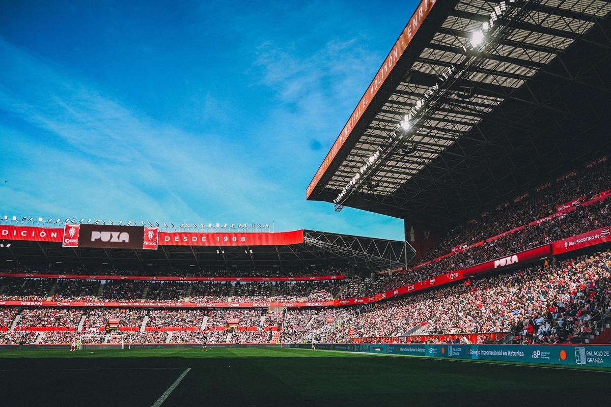 Panorámica del Estadio Enrique Castro Quni-El Molinón, escenario del Sporting de Gijón-Castellón.