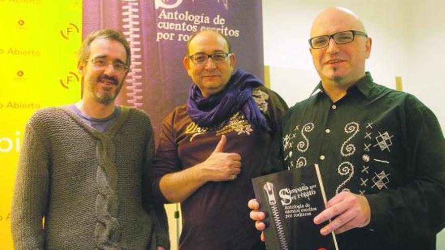 Patxi Irurzum, Esteban Gutiérrez Gómez y Manolo Abad, en la presentación de «Simpatía por el relato».