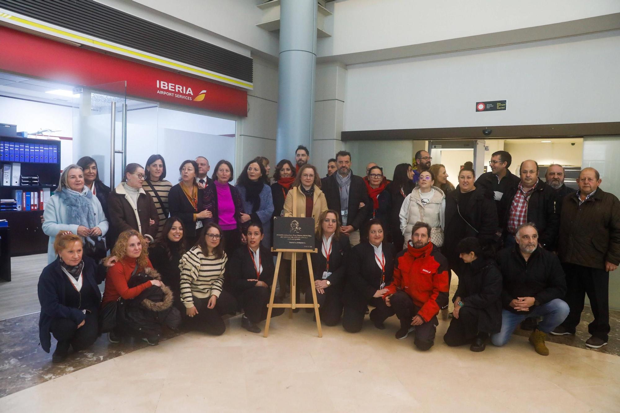 EN IMÁGENES: Así ha sido el homenaje a Angelín el de Iberia en el Aeropuerto de Asturias