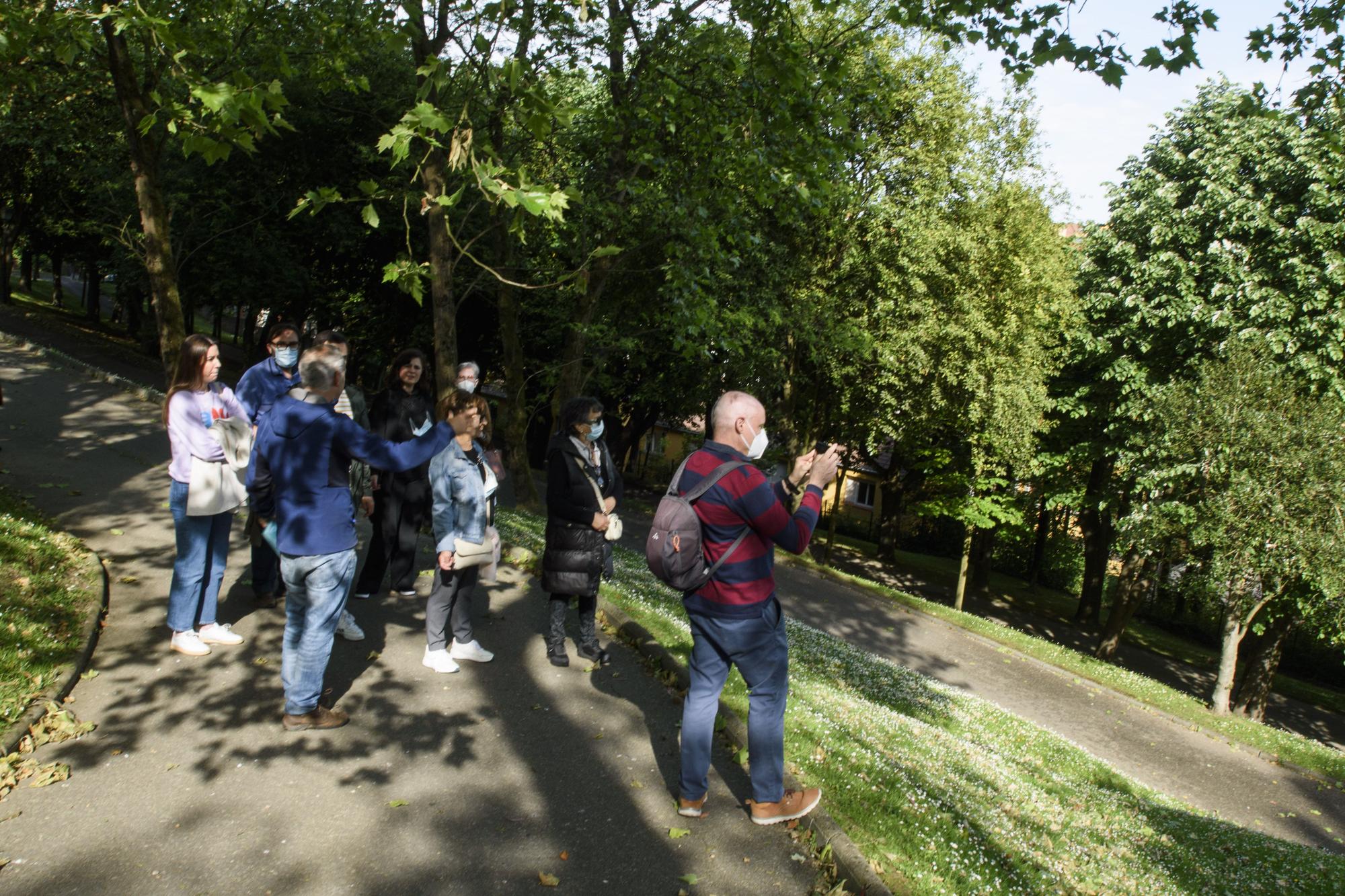 EN IMÁGENES: Así fue la primera visita guiada por los jardines de La Rodriga en Oviedo