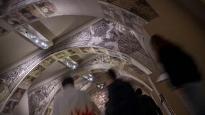 Barcelona. 12.12.2025. Cultura. Pinturas de Sijena en una de las salas de arte románico en el MNAC, Museo Nacional de Arte de Catalunya. Fotografía de Jordi Cotrina