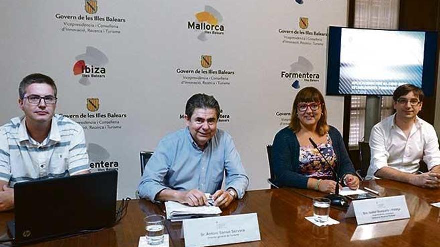 Schmidle, Sansó, Busquets y Frontera ayer durante la presentación de la app.