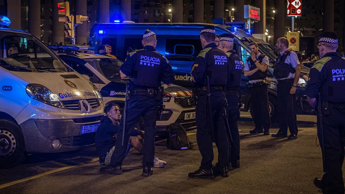 Identificación en la plaza de España en uno de los conciertos de las fiestas de la Mercè