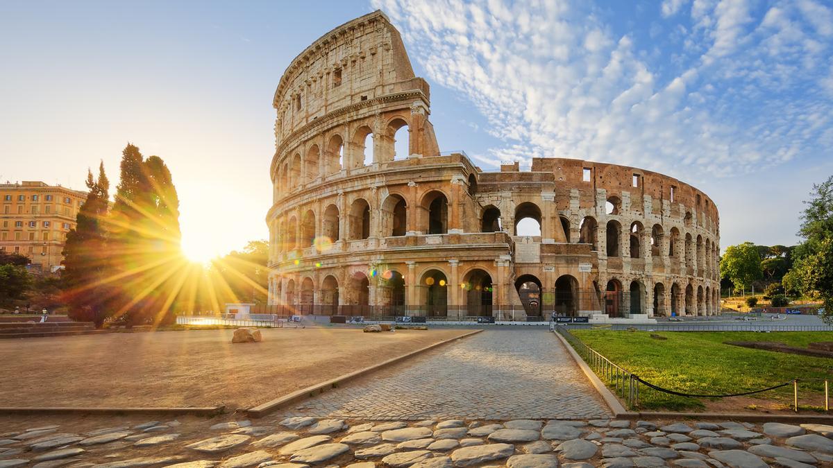 Cómo viajar a Roma a través de 2 libros, una serie y una peli