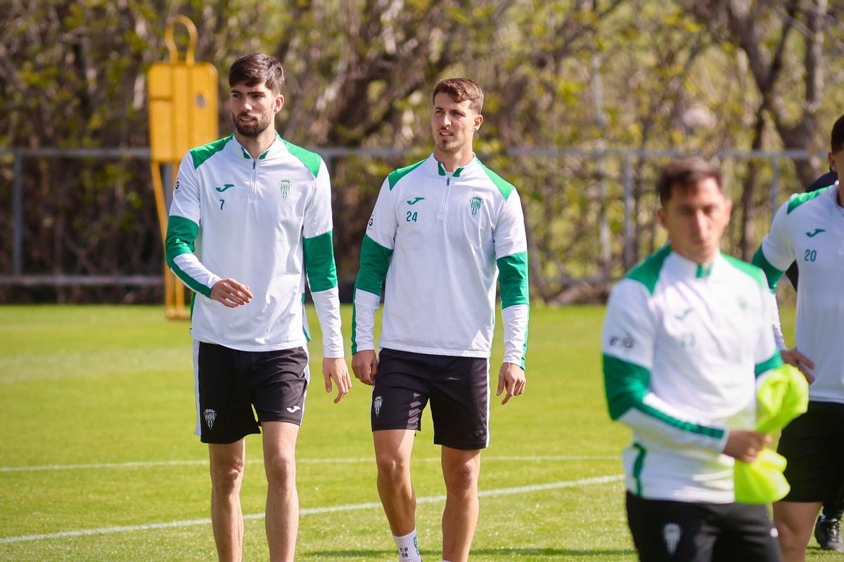 Entrenamieno Córdoba CF en la Ciudad Deportiva. Pedro Ortiz y Theo Zidane