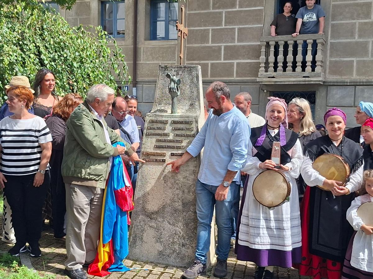En imágenes: Navelgas celebra el XLIV Día de los Pueblos con un hermanamiento con Infiesto En imágenes: Navelgas celebra el XLIV Día de los Pueblos con un hermanamiento con Infiesto