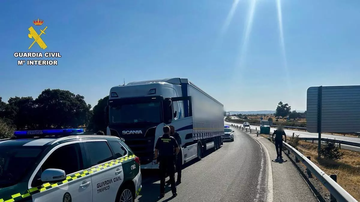 Condenado a seis meses de prisión tras huir con un camión robado en Miajadas a 150 km/h por la A-5
