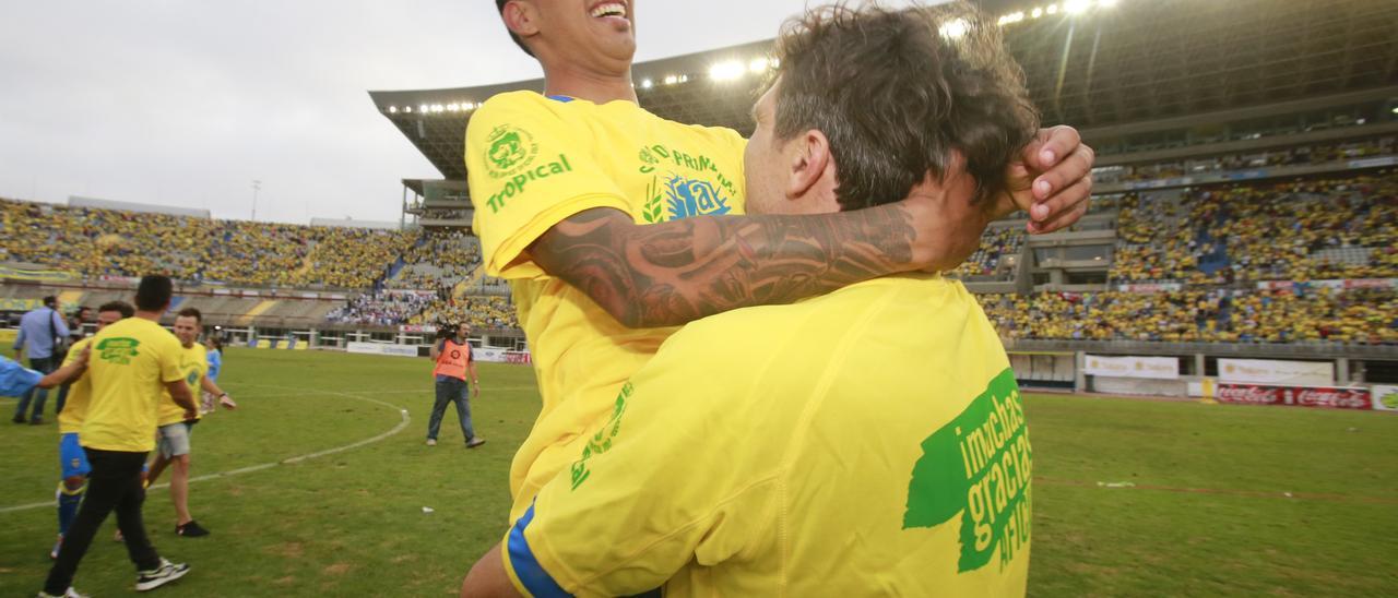 El abrazo de Valerón y Viera, una de las imágenes icónicas del ascenso del 21 de junio del 2015.