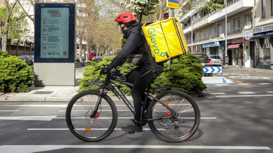 Imatge d&#039;arxiu d&#039;un repartidor de Glovo