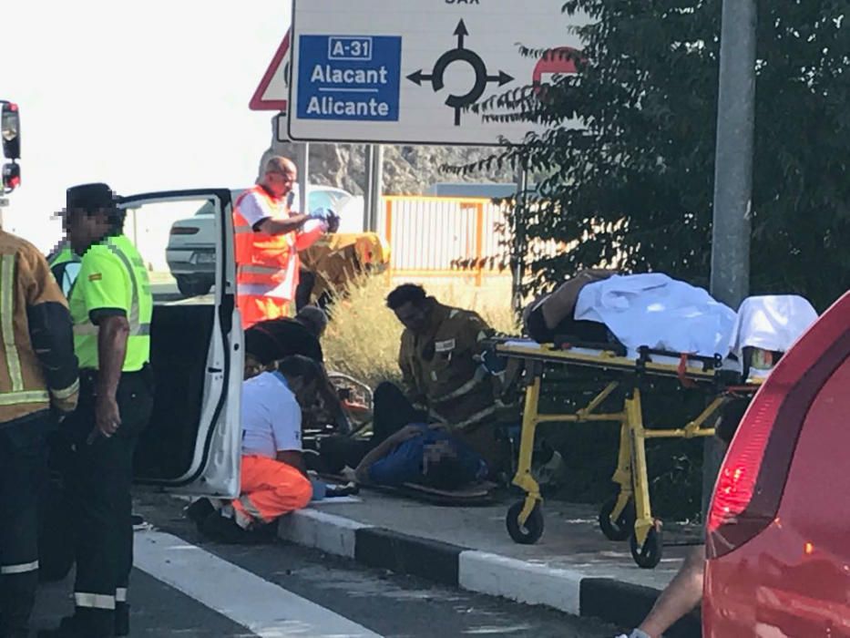 Cinco heridos al salirse un coche en el acceso de la autovía A-31 en Sax