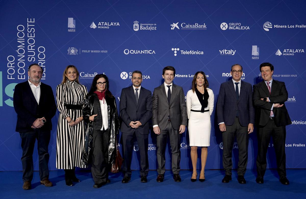 Felipe de Lucas, consejero delegado de la división comercial de Prensa Ibérica 360º; Lidia Curto, directora de Asuntos Públicos y Comunicación de Nostrum Group; Carmen Carvalheira, Vereadora de Câmara Municipal de Évora, Manuel José González, alcalde de Olivenza; Sergi Guillot, director general de Prensa Ibérica; María Ortíz, directora general de Prensa Ibérica en Extremadura; Rafael Mateos, alcalde de Cáceres, y Ismael Clemente, CEO de Merlin Properties