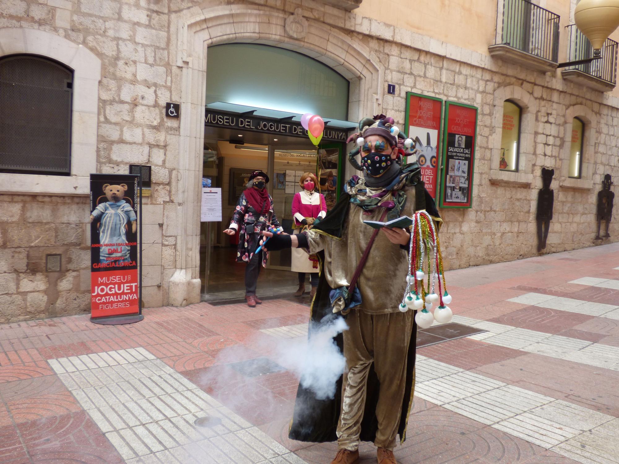 En Fumera es deixa veure per Figueres acompanyat de la Nadalina i la Bel