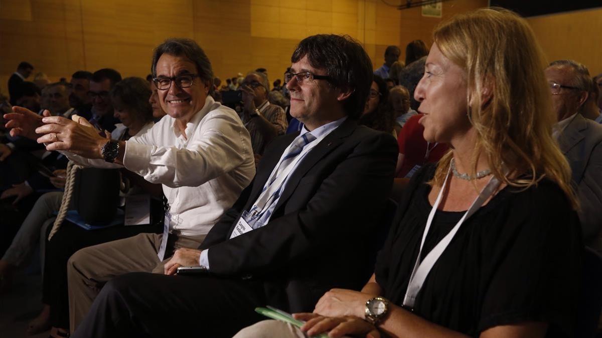 Artur Mas, Carles Puigdemont y Neus Munté, en el congreso de refundación de CDC.