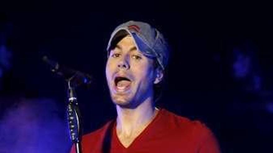 Enrique Iglesias.