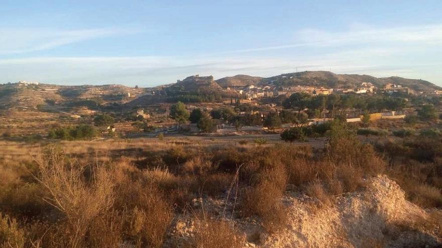 Terrenos afectados en Busot con su Castillo al fondo