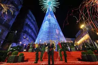 Vigo enciende la Navidad más grande de su historia ante miles de personas