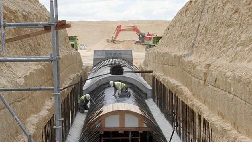 Obras del postrasvase Júcar-Vinalopó cerca de Elche.