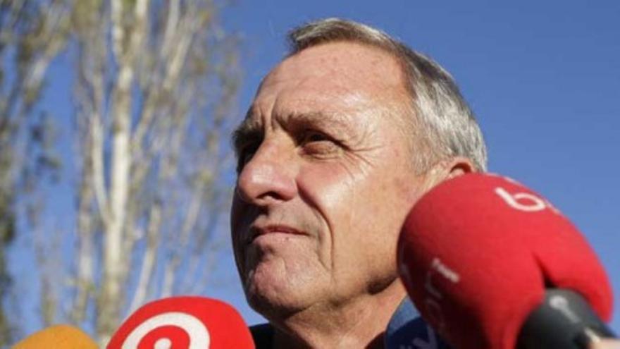 Cruyff: "A nadie le interesa lo que diga Mourinho"