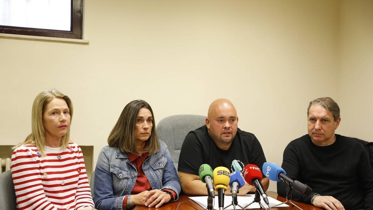 Por la izquierda, Aurora González, María Cabal, Hugo Baldajos y Juan Carlos Cima, miembros del comité de empresa de Sograndio.