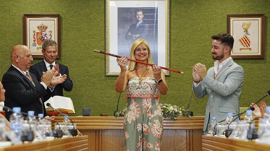 La socialista Irene Navarro hace valer su mayoría absoluta en Petrer