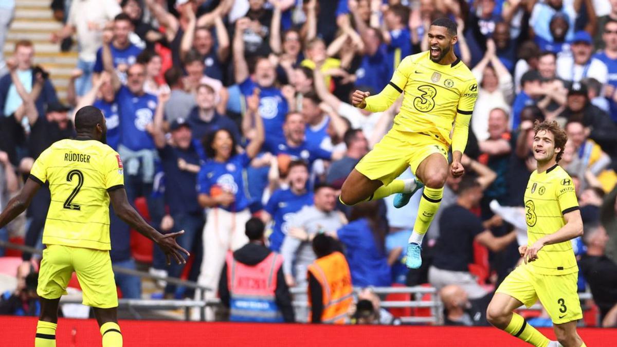 Loftus-Cheek celebra el primer gol del Chelsea. |  // EFE