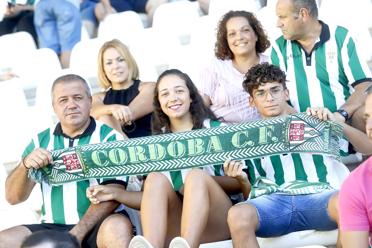 Las imágenes de la afición del Córdoba CF - Fuenlabrada