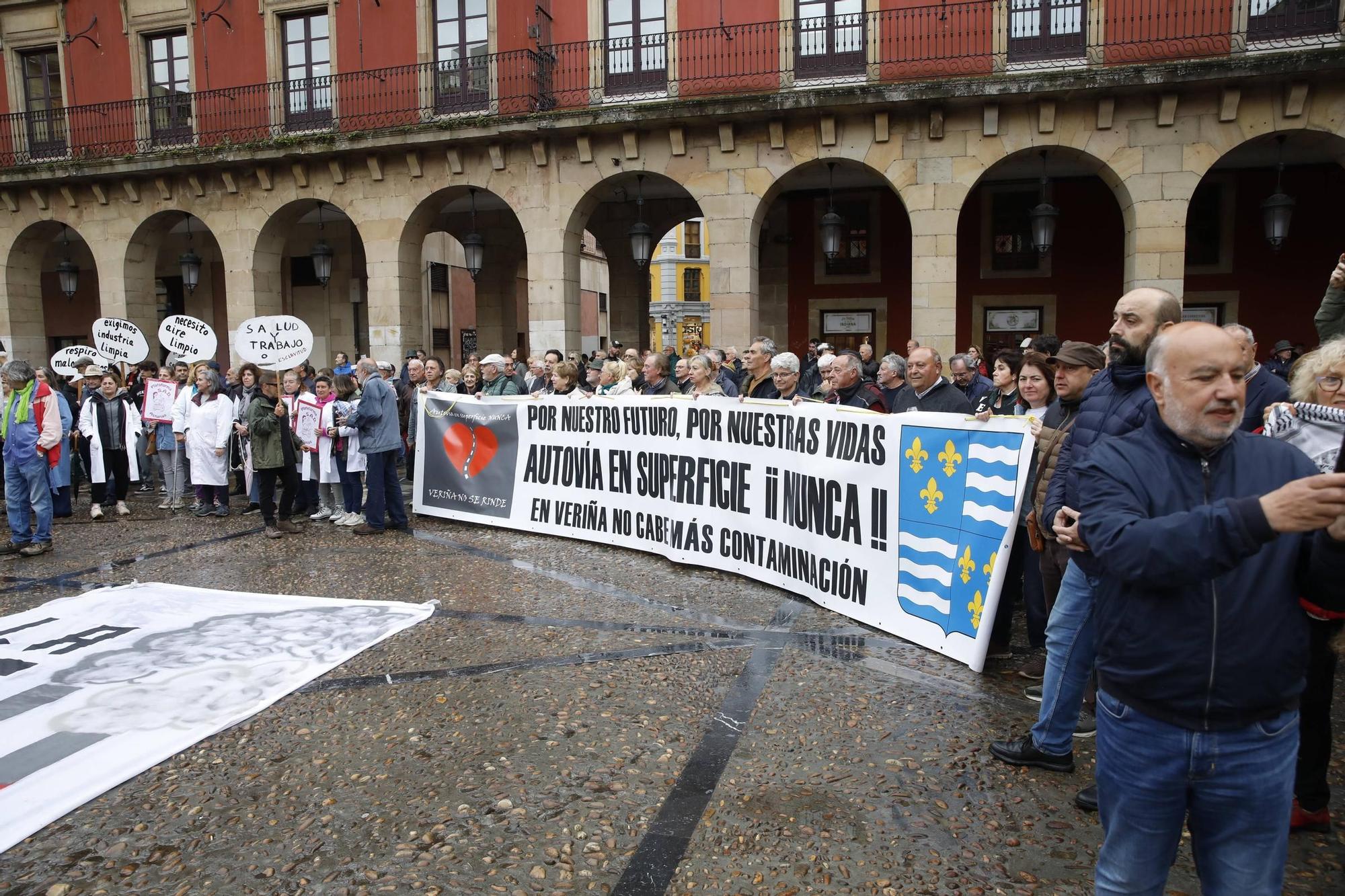 Así fue la gran manifestación contra la contaminación por las calles de Gijón (en imágenes)