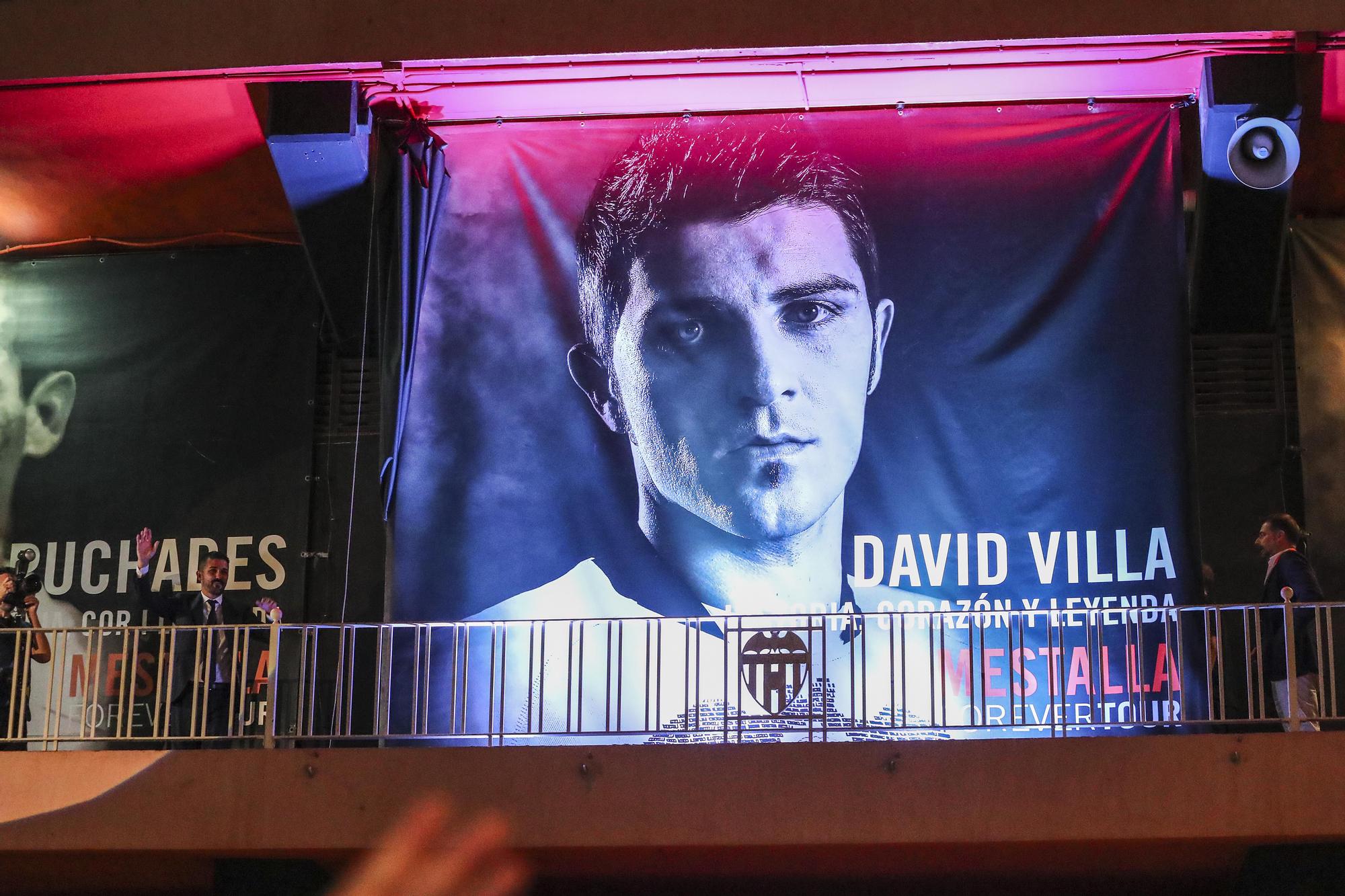 Emotivo homenaje del valencianismo a David Villa