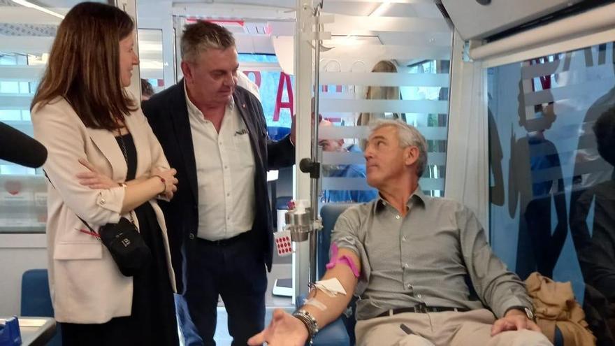 Imagen de archivo de un donante en la unidad móvil de ADOS.