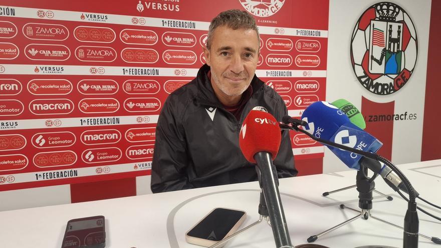 Óscar Cano, entrenador del Zamora CF: "La presencia de tanta afición en el partido ante Unionistas de Salamanca es un aliciente más para nosotros"