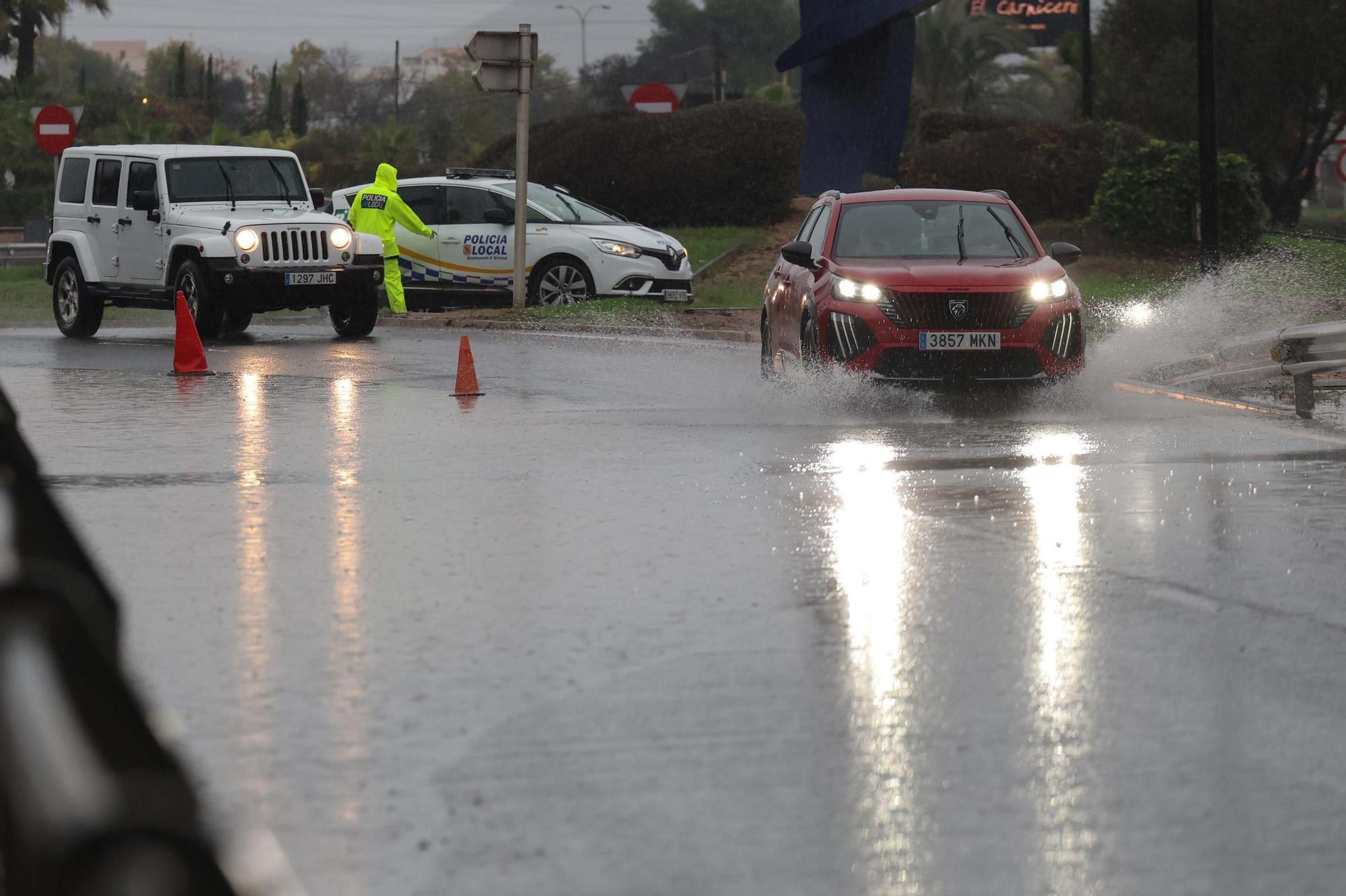 Rotonda de Can Misses anegada. J.A. RIERA