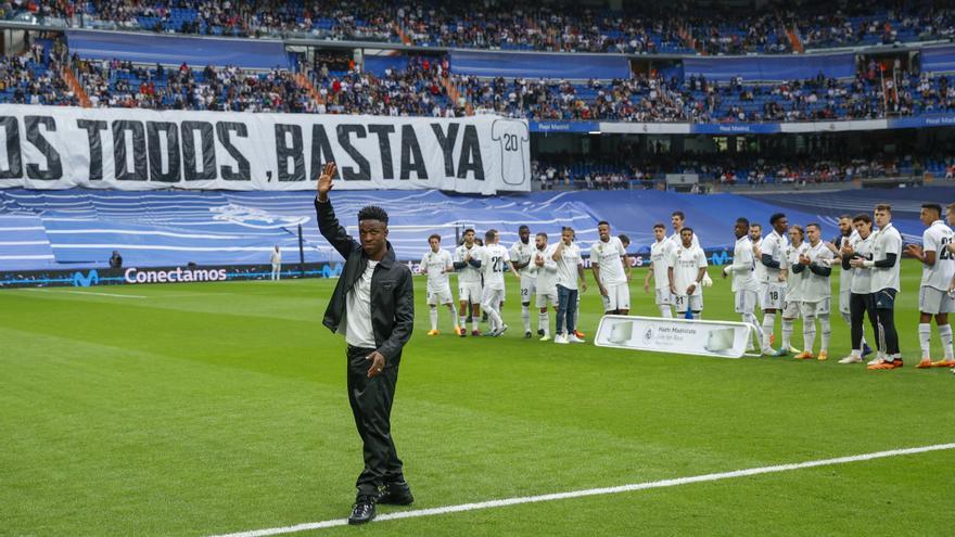 Las imágenes del acto en apoyo a Vinicius en el Bernabéu