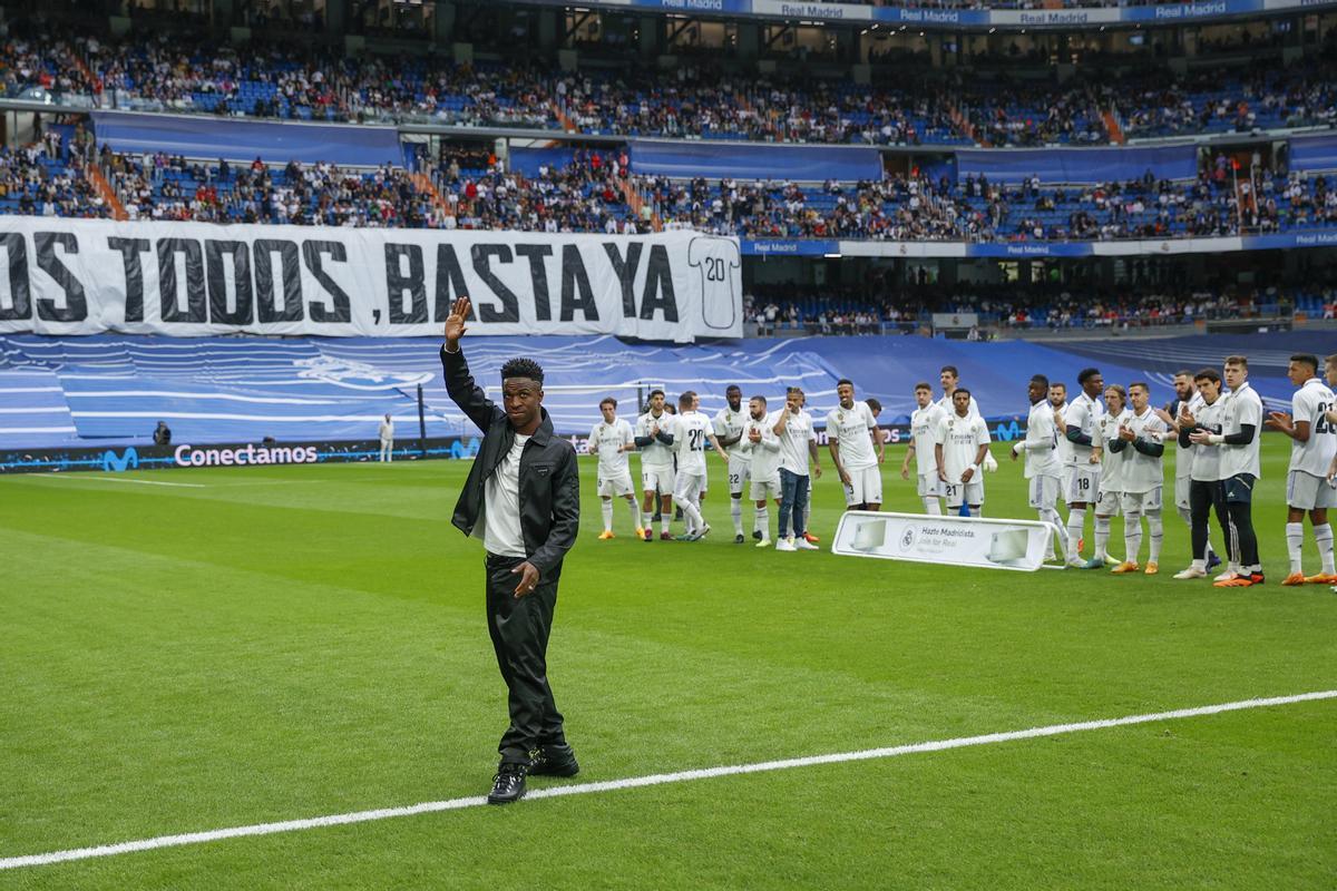 MADRID, 24/05/2023.- El jugador del Real Madrid Vinicius Jr. participa en un acto con motivo de los casos de racismo ocurridos en el partido anterior ante el Valencia este miércoles, previo al partido de LaLiga entre el Rayo Vallecano y el Real Madrid, en el estadio Santiago Bernabéu de Madrid. EFE/ Rodrigo Jiménez
