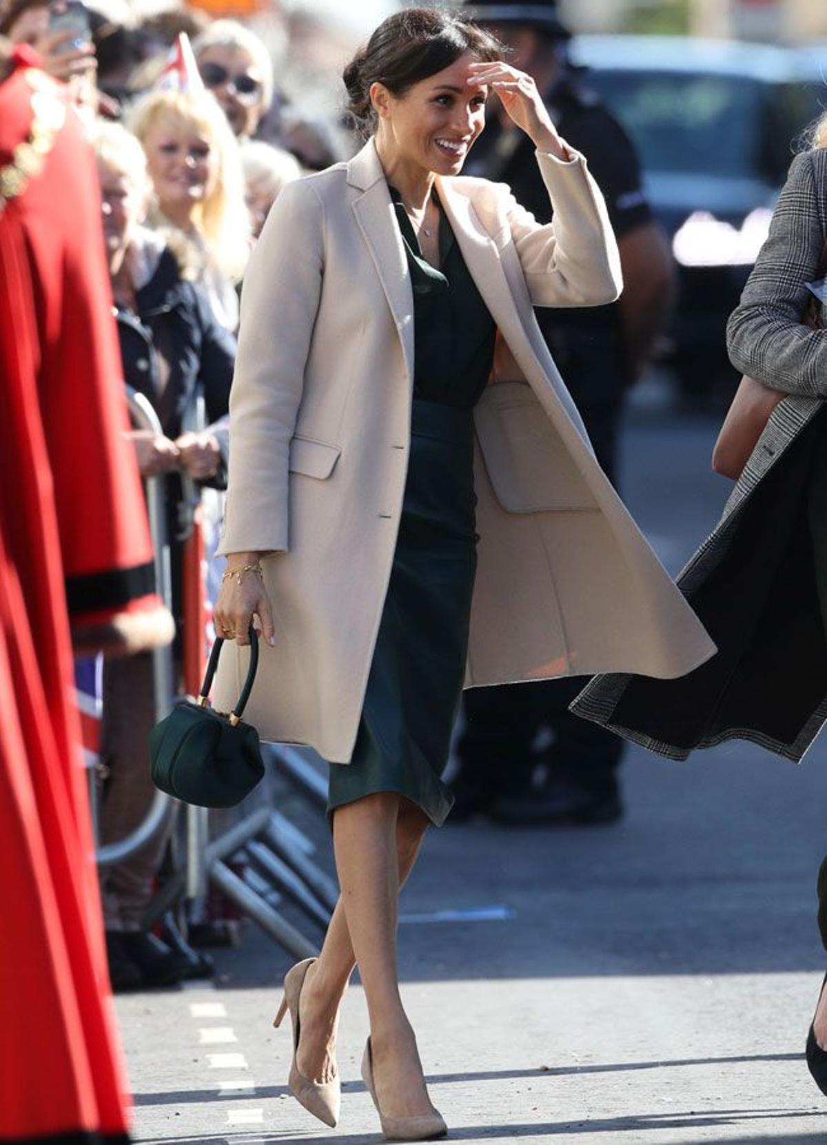 Meghan Markle con bolso bombonera