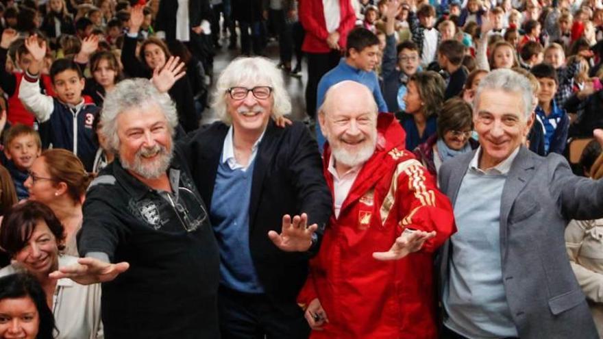 &quot;Les Luthiers&quot;, en un encuentro con los alumnos del colegio de Noreña en la semana de los premios &quot;Princesa de Asturias&quot;.