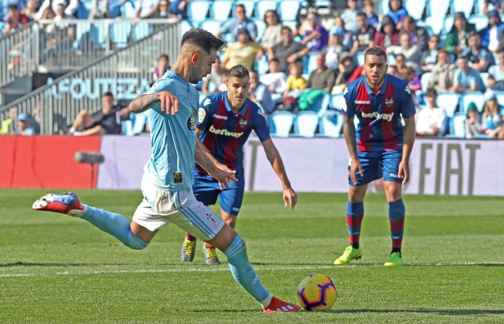 El Celta - Levante, en imágenes. // M.G. Brea | R. Grobas | EFE