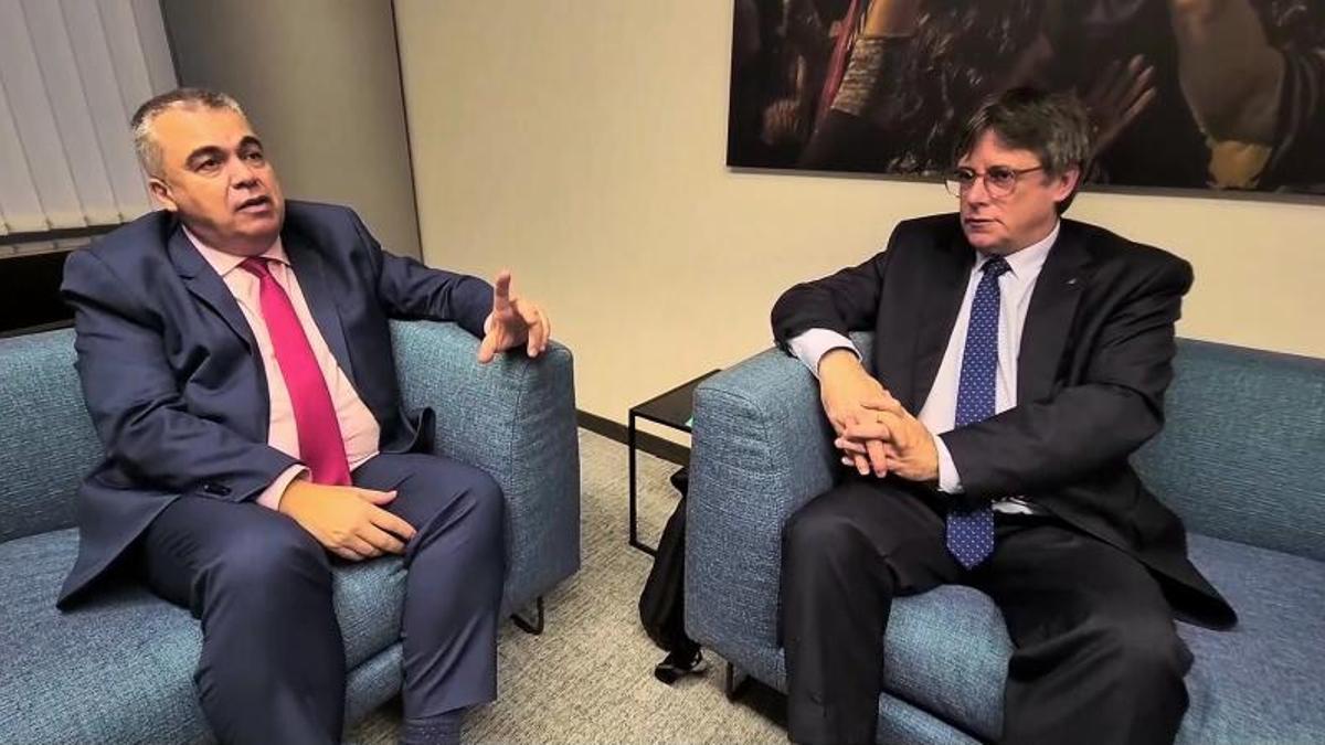 Carles Puigdemont y Santos Cerdán en una reunión en Bruselas.