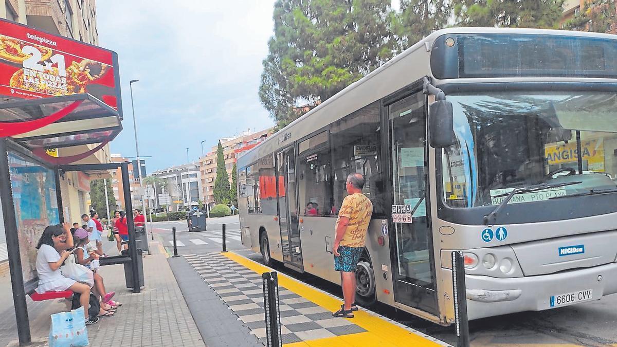 El consistorio abordará en septiembre con la Generalitat valenciana mejoras en el transporte de Burriana.