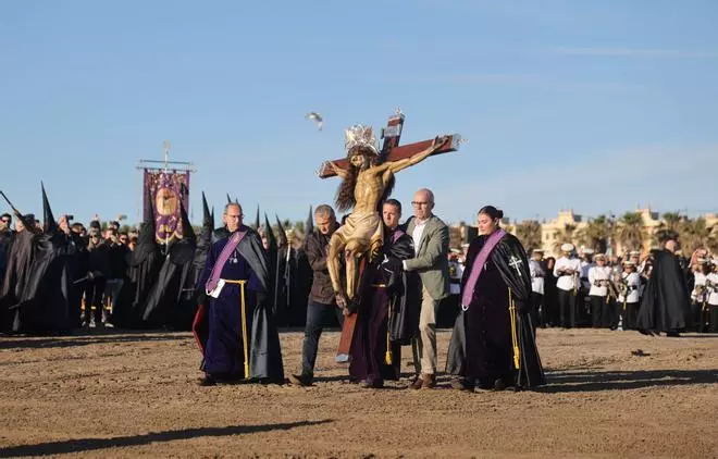 El encuentro de los cristos del Cabanyal estrenan el Viernes Santo de la Semana Santa Marinera de València