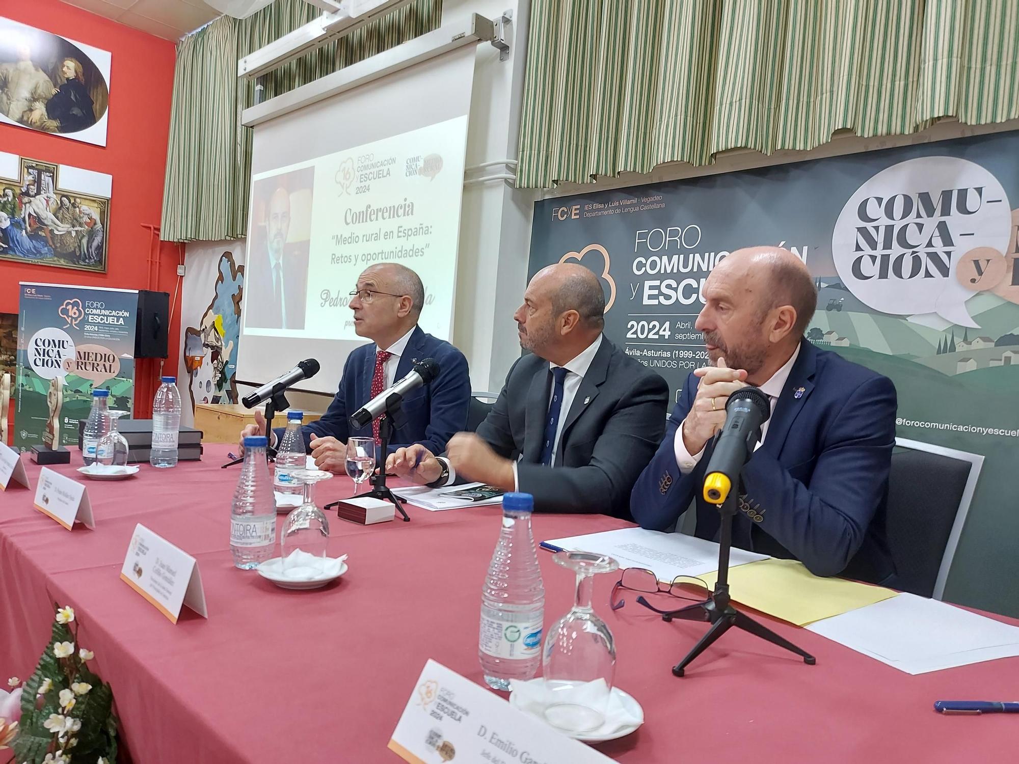 En imágenes: La visita del presidente del Senado a Vegadeo