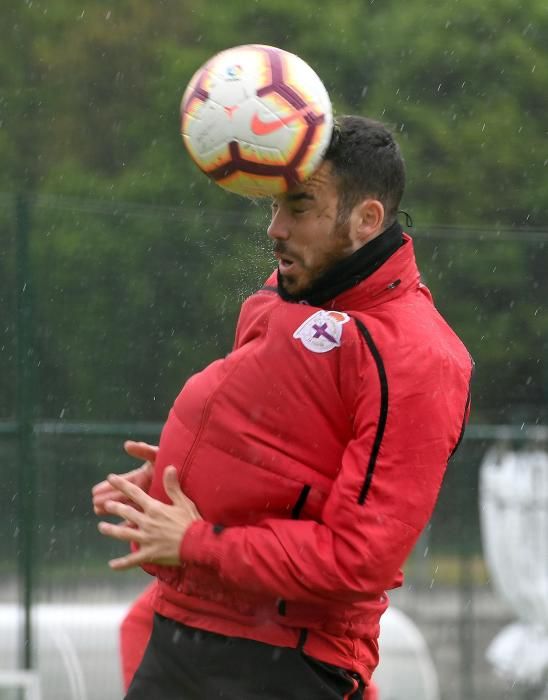 El técnico José Luis Martí programa una sesión de una hora de duración con el objetivo de dosificar las fuerzas de sus futbolistas.