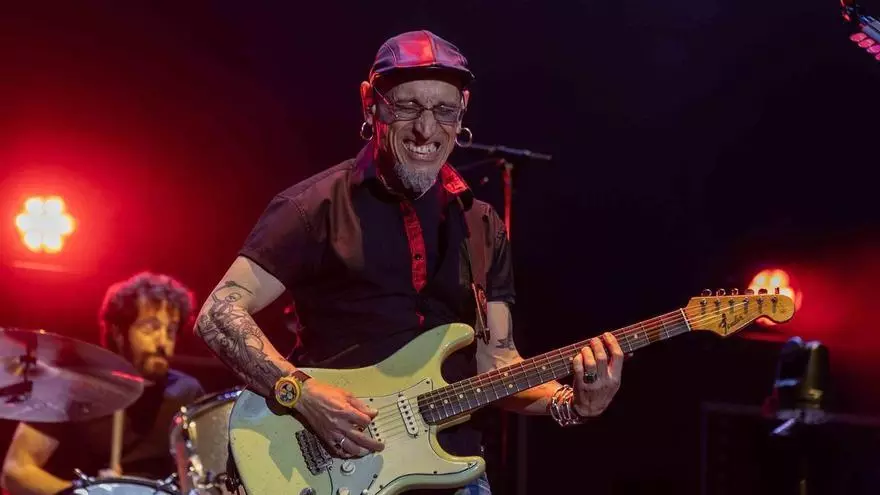 Alicante se rinde al rock de Fito & Fitipaldis