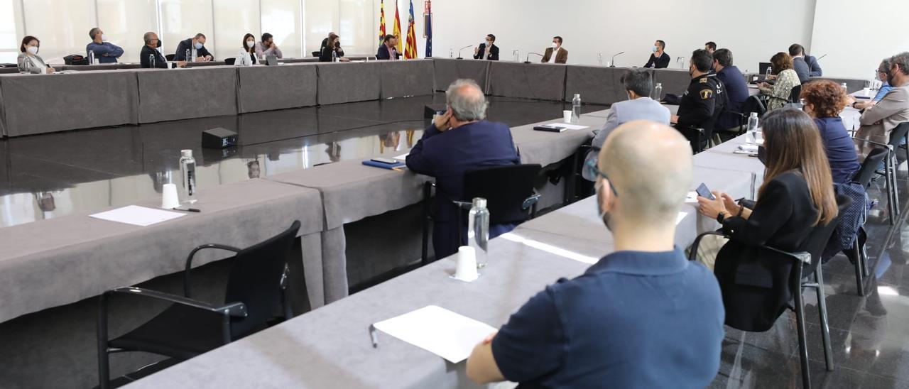 Reunión con técnicos municipales en el Centro de Congresos de Elche sobre el plan estratégico turístico