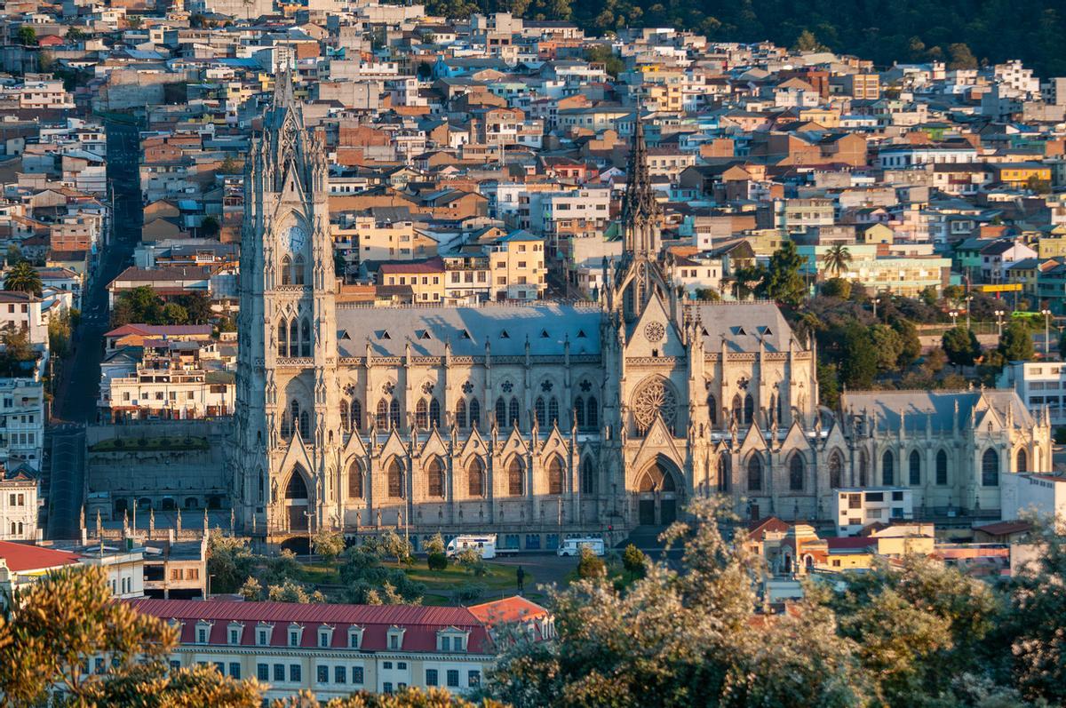 Vista aérea de la Basílica del Voto Nacional