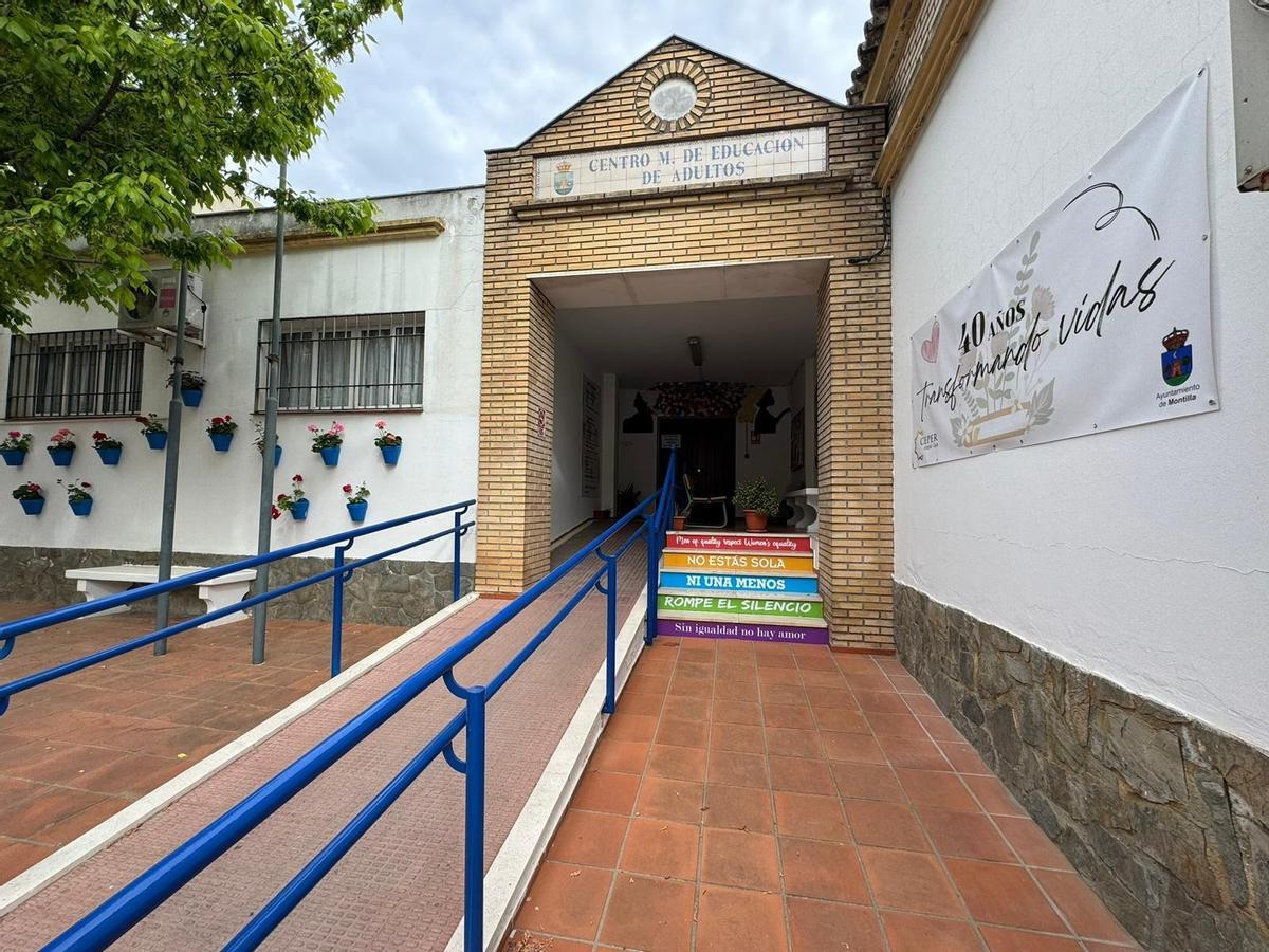 Acceso principal al Ceper Antonio Gala de Montilla.