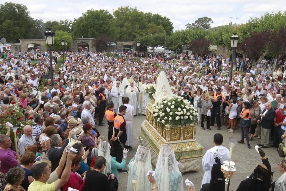 70.000 peregrinos en Os Milagros